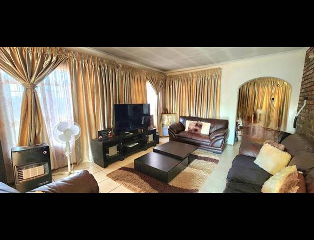 3 BEDROOM HOUSE FOR SALE IN DAWN PARK